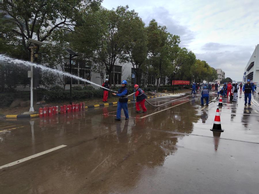 16998640806361358DOq.jpg 消防比赛2.jpg